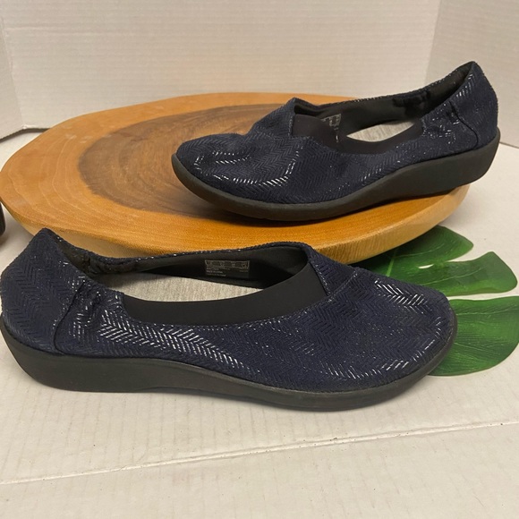 Clarks Cliud Steppers Cushion Soft Flats - Picture 2 of 9